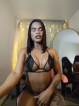 Snapshot of _diamondpamela chatting on June 26, 4:39 am diamondpamela online show from June 26, 4:39 am