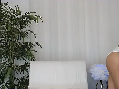 Snapshot of Holy_Bliss chatting on March 21, 3:11 am Holy Bliss online show from March 21, 3:11 am