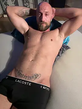 Snapshot of Toyboy471 chatting on February 27, 11:15 pm Toyboy471 online show from February 27, 11:15 pm