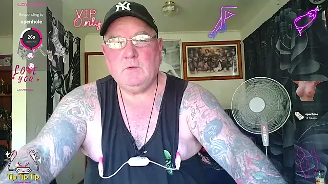 Snapshot of HOTANAL chatting on June 17, 1:52 am HOTANAL online show from June 17, 1:52 am