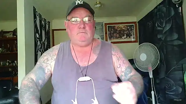 Snapshot of HOTANAL chatting on June 20, 2:25 am HOTANAL online show from June 20, 2:25 am