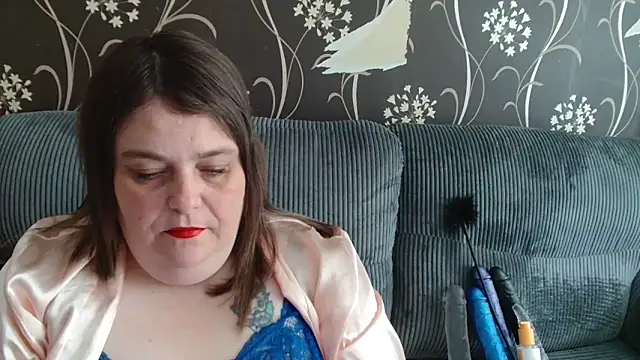 Snapshot of HouseWifeWhore_Milf chatting on March 9, 2:10 pm HouseWifeWhore Milf online show from March 9, 2:10 pm