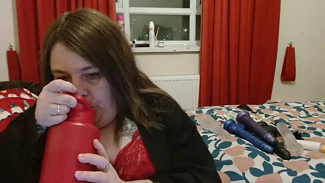 Snapshot of HouseWifeWhore_Milf chatting on September 10, 7:14 pm HouseWifeWhore Milf online show from September 10, 7:14 pm