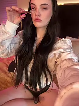 Snapshot of KarissaChantelle chatting on February 10, 4:11 pm KarissaChantelle online show from February 10, 4:11 pm