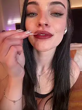 Snapshot of KarissaChantelle chatting on February 26, 5:34 pm KarissaChantelle online show from February 26, 5:34 pm