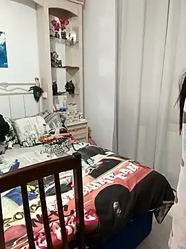 Snapshot of laura_dirtyhot chatting on December 19, 7:37 am laura dirtyhot online show from December 19, 7:37 am