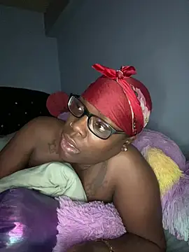 Snapshot of ChocolateBuns101 chatting on December 18, 5:59 am ChocolateBuns101 online show from December 18, 5:59 am