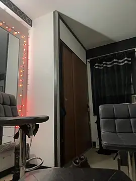 Snapshot of ChocolateBuns101 chatting on February 21, 7:56 am ChocolateBuns101 online show from February 21, 7:56 am