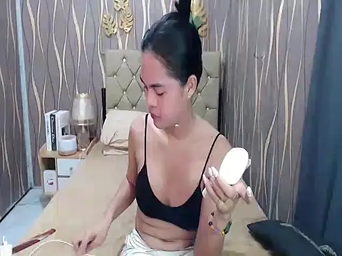 Snapshot of MilkyAnnaconda_69 chatting on December 13, 1:26 am MilkyAnnaconda 69 online show from December 13, 1:26 am