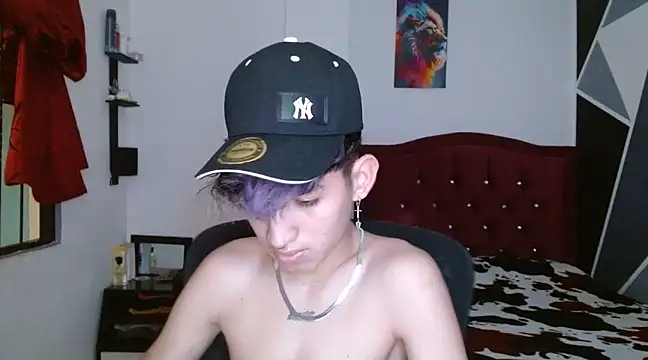 Snapshot of littlextreme chatting on December 3, 6:15 am littlextreme online show from December 3, 6:15 am