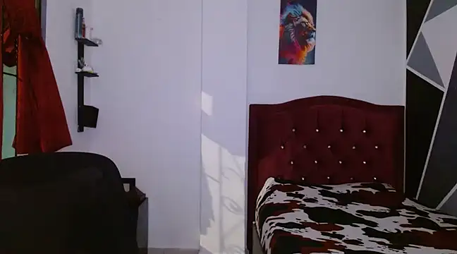 Snapshot of littlextreme chatting on December 4, 12:30 am littlextreme online show from December 4, 12:30 am