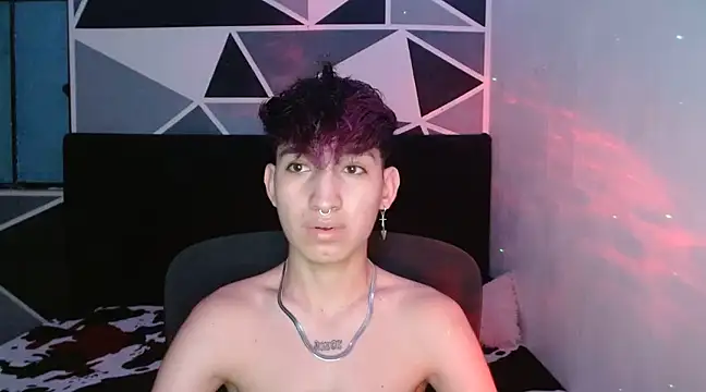 Snapshot of littlextreme chatting on December 10, 12:28 am littlextreme online show from December 10, 12:28 am