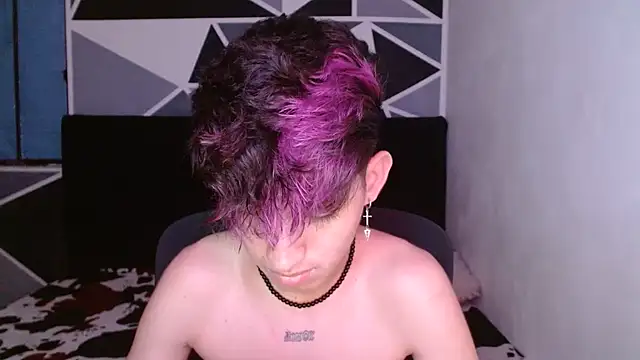 Snapshot of littlextreme chatting on December 13, 4:43 am littlextreme online show from December 13, 4:43 am