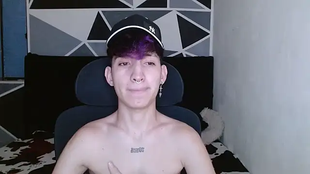 Snapshot of littlextreme chatting on December 15, 2:41 am littlextreme online show from December 15, 2:41 am