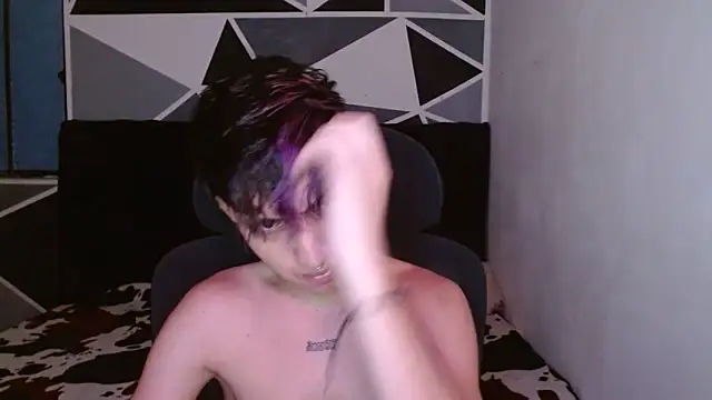 Snapshot of littlextreme chatting on December 21, 3:03 am littlextreme online show from December 21, 3:03 am