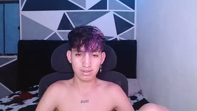 Snapshot of littlextreme chatting on December 21, 6:09 am littlextreme online show from December 21, 6:09 am