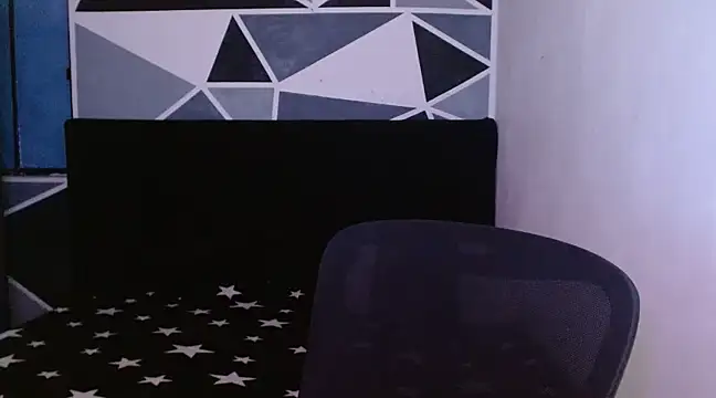 Snapshot of littlextreme chatting on December 24, 4:11 am littlextreme online show from December 24, 4:11 am