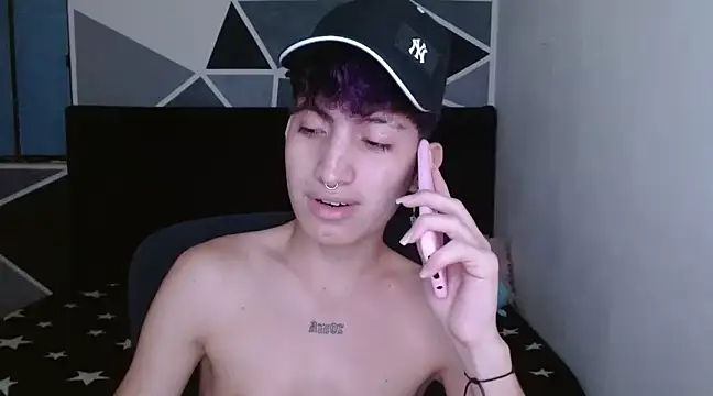 Snapshot of littlextreme chatting on December 29, 3:44 am littlextreme online show from December 29, 3:44 am