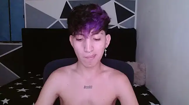 Snapshot of littlextreme chatting on December 31, 3:45 am littlextreme online show from December 31, 3:45 am