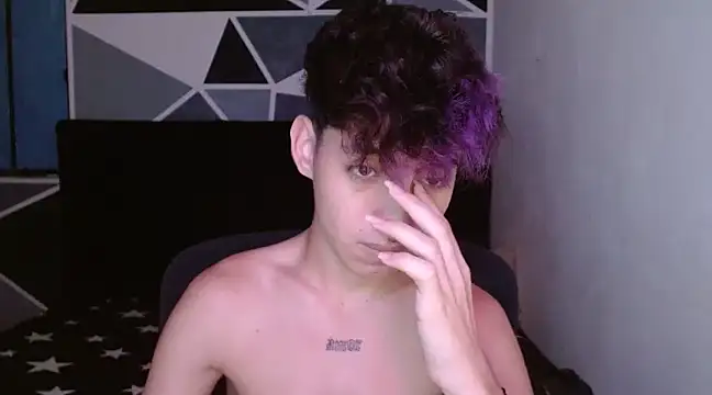 Snapshot of littlextreme chatting on January 5, 5:51 am littlextreme online show from January 5, 5:51 am