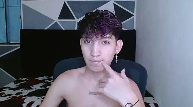 Snapshot of littlextreme chatting on January 7, 1:57 pm littlextreme online show from January 7, 1:57 pm