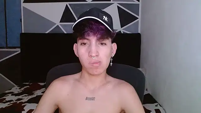 Snapshot of littlextreme chatting on January 10, 2:25 am littlextreme online show from January 10, 2:25 am