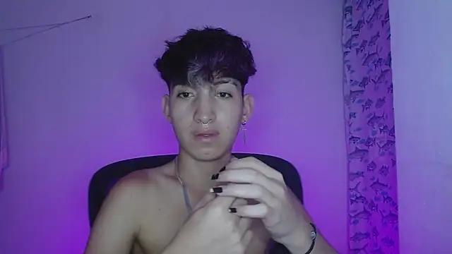 Snapshot of littlextreme chatting on February 12, 4:33 am littlextreme online show from February 12, 4:33 am