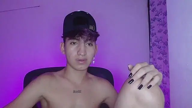 Snapshot of littlextreme chatting on February 19, 7:50 am littlextreme online show from February 19, 7:50 am