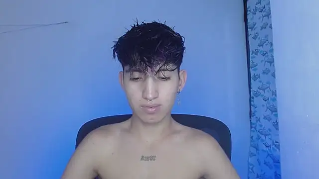 Snapshot of littlextreme chatting on February 20, 12:41 am littlextreme online show from February 20, 12:41 am