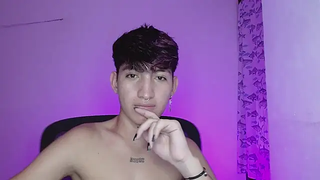 Snapshot of littlextreme chatting on February 27, 7:23 am littlextreme online show from February 27, 7:23 am