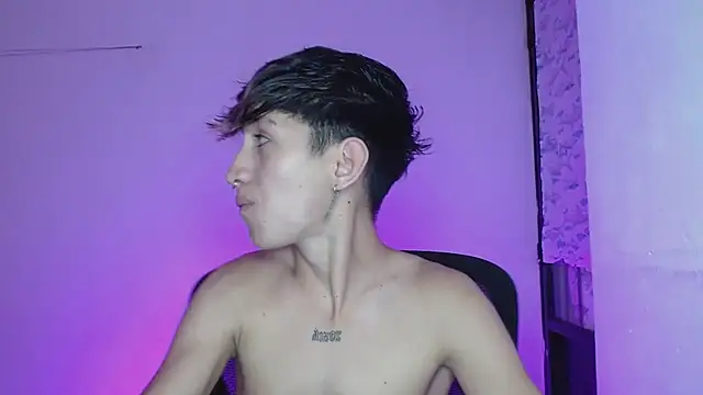 Snapshot of littlextreme chatting on February 28, 5:59 am littlextreme online show from February 28, 5:59 am