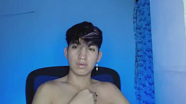 Snapshot of littlextreme chatting on March 2, 9:53 am littlextreme online show from March 2, 9:53 am