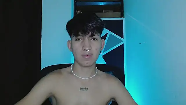 Snapshot of littlextreme chatting on March 6, 12:00 am littlextreme online show from March 6, 12:00 am