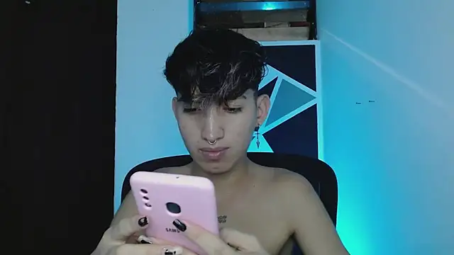 Snapshot of littlextreme chatting on March 7, 1:31 am littlextreme online show from March 7, 1:31 am