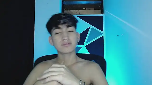 Snapshot of littlextreme chatting on March 12, 5:35 am littlextreme online show from March 12, 5:35 am