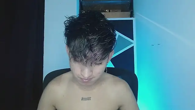 Snapshot of littlextreme chatting on March 14, 2:10 am littlextreme online show from March 14, 2:10 am