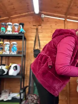 DaisyVibesss online show from December 28, 9:31 am