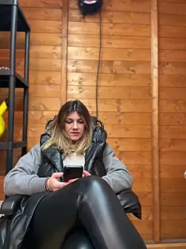 DaisyVibesss online show from January 4, 3:49 pm