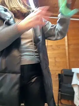 DaisyVibesss online show from January 5, 3:13 pm