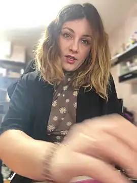 DaisyVibesss online show from January 10, 8:40 am