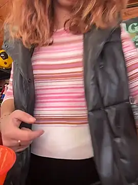 DaisyVibesss online show from December 20, 10:33 am