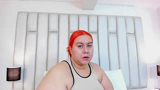 aandreaperez online show from February 19, 11:49 am