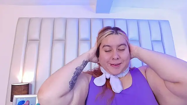 aandreaperez online show from February 5, 1:27 pm