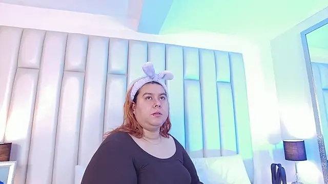 aandreaperez online show from February 13, 11:39 am