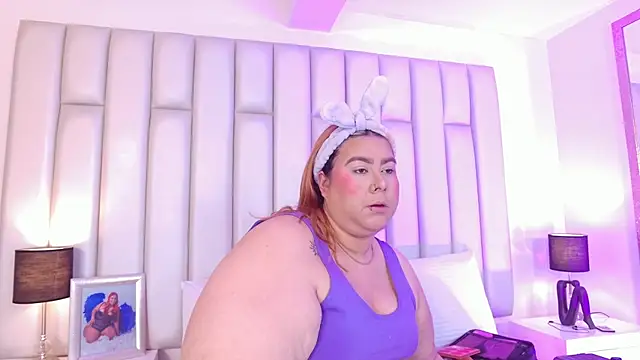 aandreaperez online show from February 21, 11:33 am