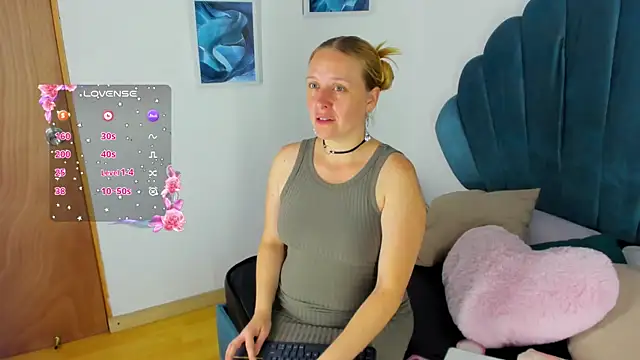 EmilySumer online show from July 3, 9:21 pm