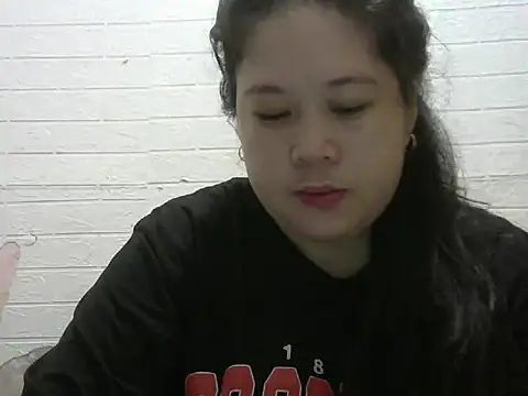 Snapshot of hotsexylyn chatting on September 11, 8:47 am hotsexylyn online show from September 11, 8:47 am