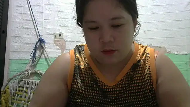 Snapshot of hotsexylyn chatting on October 6, 7:28 am hotsexylyn online show from October 6, 7:28 am