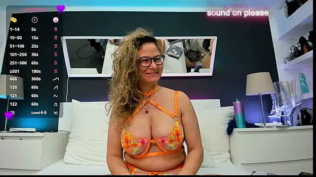 Snapshot of izzy-mendosa chatting on January 7, 6:16 am izzy-mendosa online show from January 7, 6:16 am