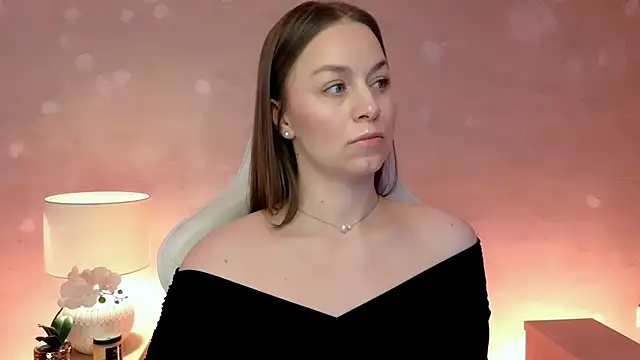 Snapshot of MilaFleur chatting on May 7, 2:11 pm MilaFleur online show from May 7, 2:11 pm